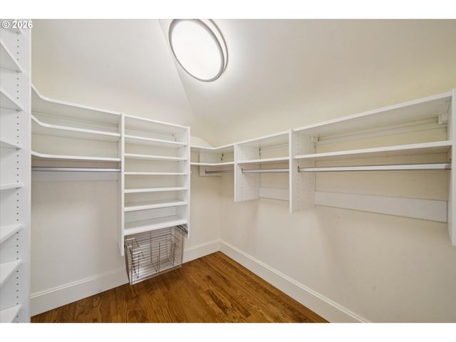 2475 Nw NORTHRUP St, Portland, OR 97210