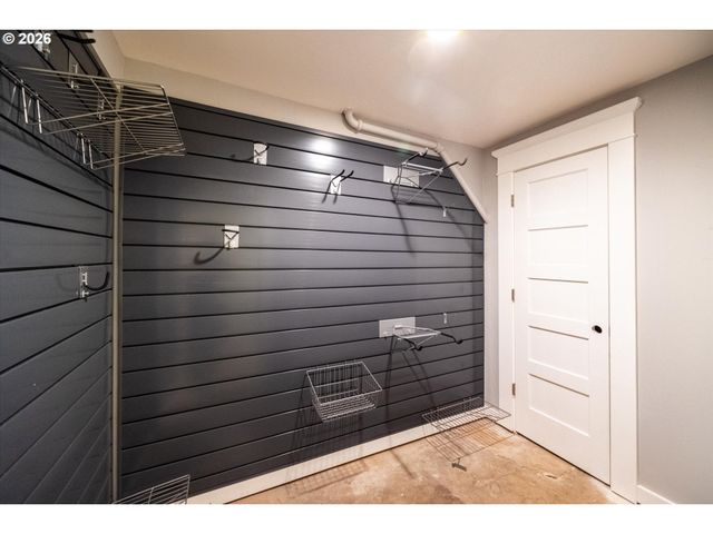 2475 Nw NORTHRUP St, Portland, OR 97210