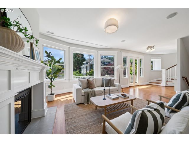 2475 Nw NORTHRUP St, Portland, OR 97210