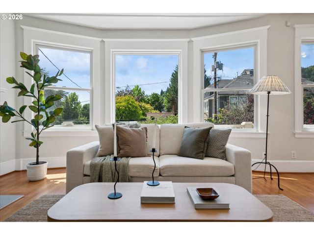 2475 Nw NORTHRUP St, Portland, OR 97210