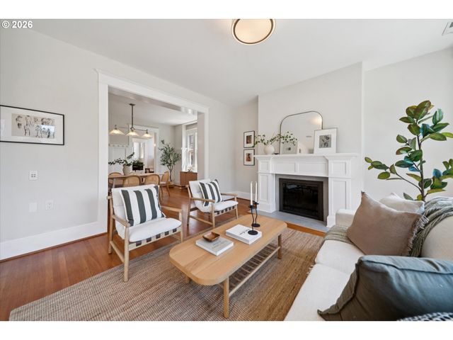 2475 Nw NORTHRUP St, Portland, OR 97210