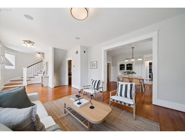 2475 Nw NORTHRUP St, Portland, OR 97210