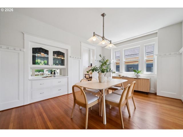 2475 Nw NORTHRUP St, Portland, OR 97210