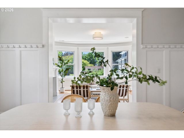 2475 Nw NORTHRUP St, Portland, OR 97210