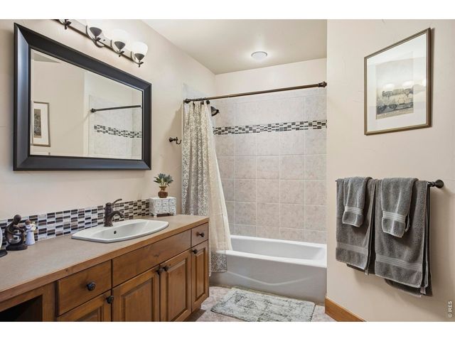 2114 Shoreside Dr, Berthoud, CO 80513