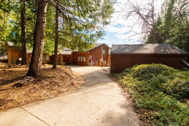 1231 Garnet Ct, Pollock Pines, CA 95726
