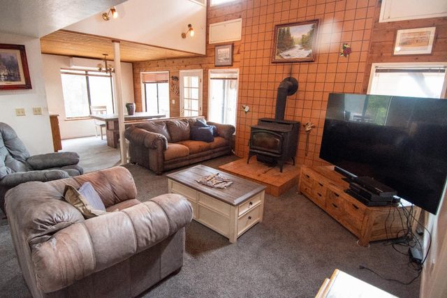 1231 Garnet Ct, Pollock Pines, CA 95726