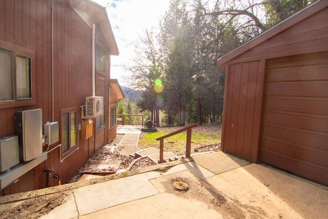 1231 Garnet Ct, Pollock Pines, CA 95726