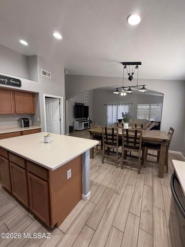 10752 S Bear Table Tank Drive, Vail, AZ 85641