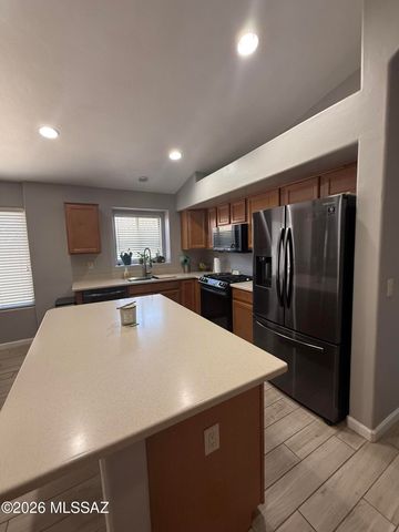 10752 S Bear Table Tank Drive, Vail, AZ 85641