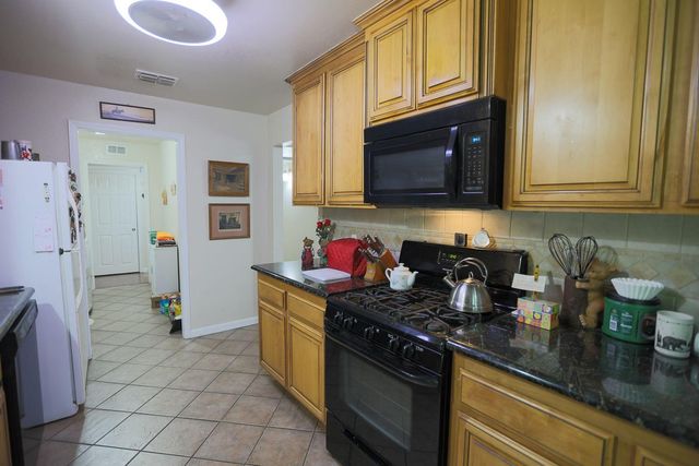 1269 Crest Dr, Yuba City, CA 95993