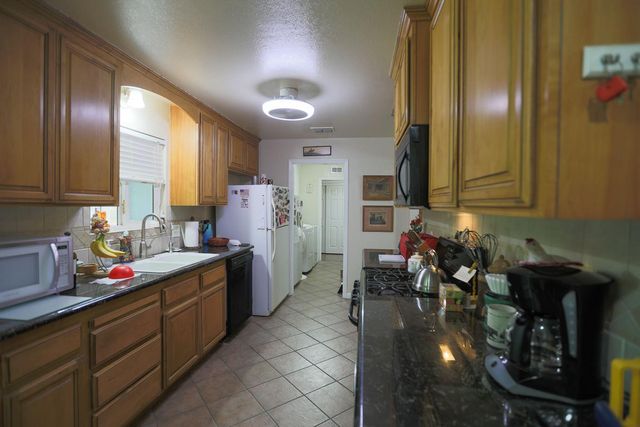 1269 Crest Dr, Yuba City, CA 95993