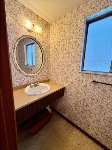 221 S Magnolia Dr, Shaler, PA 15116