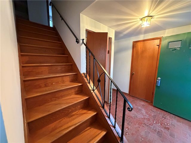 221 S Magnolia Dr, Shaler, PA 15116