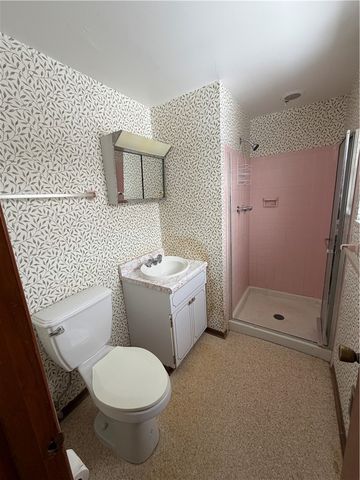 221 S Magnolia Dr, Shaler, PA 15116