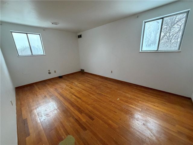 221 S Magnolia Dr, Shaler, PA 15116