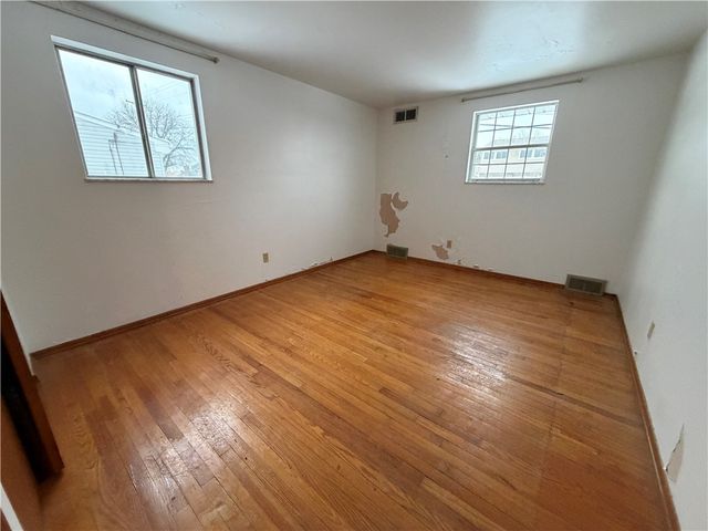 221 S Magnolia Dr, Shaler, PA 15116