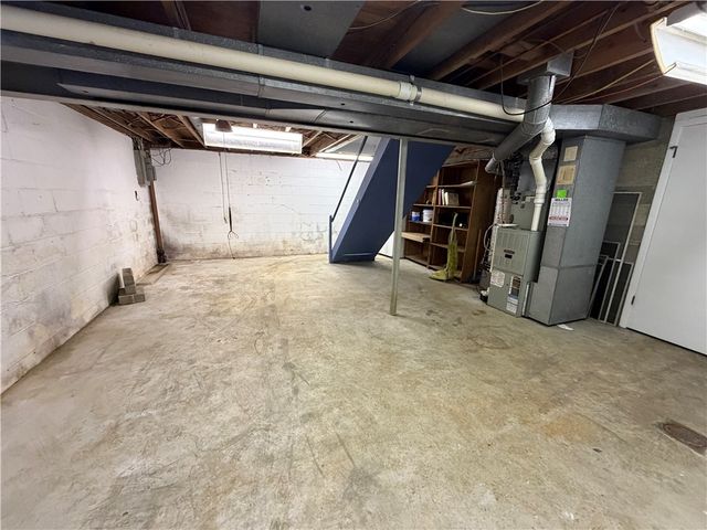 221 S Magnolia Dr, Shaler, PA 15116