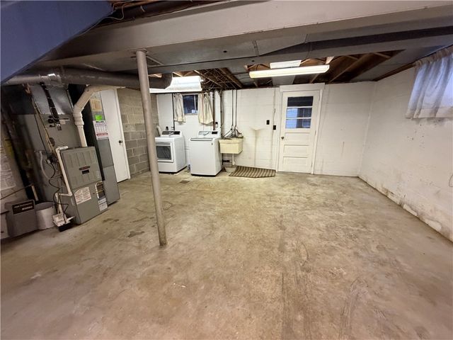 221 S Magnolia Dr, Shaler, PA 15116