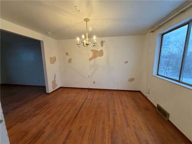 221 S Magnolia Dr, Shaler, PA 15116