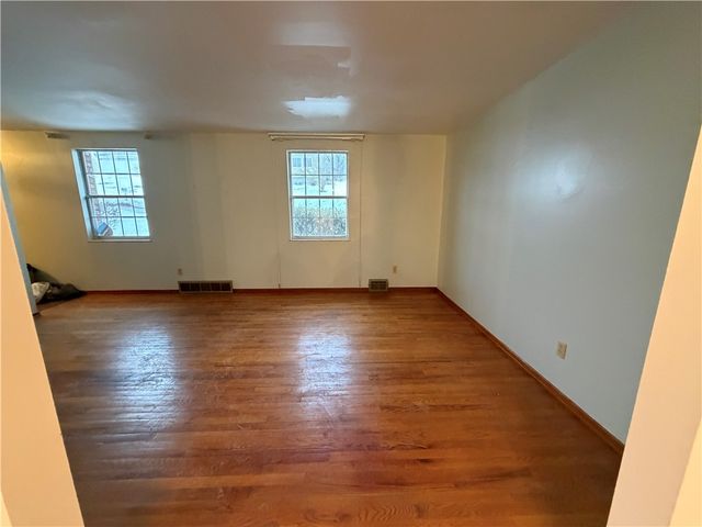 221 S Magnolia Dr, Shaler, PA 15116