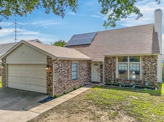 5207 Nocona Lane, Arlington, TX 76018
