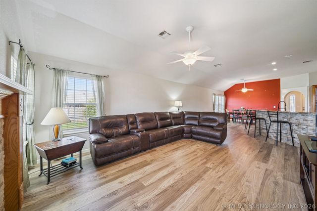 10739 E 121st Court North, Collinsville, OK 74021