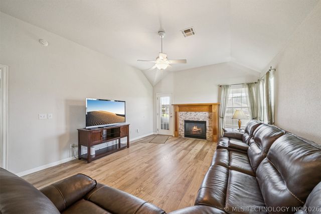 10739 E 121st Court North, Collinsville, OK 74021