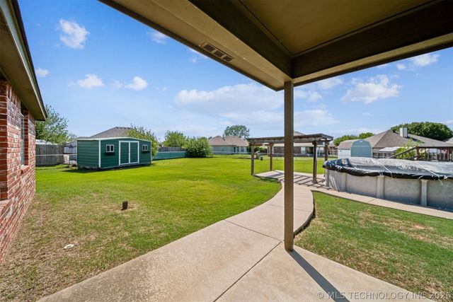 10739 E 121st Court North, Collinsville, OK 74021