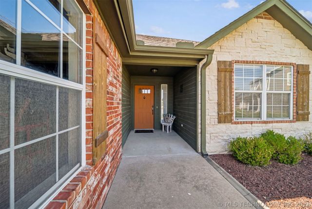 10739 E 121st Court North, Collinsville, OK 74021