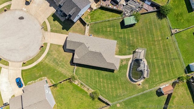 10739 E 121st Court North, Collinsville, OK 74021