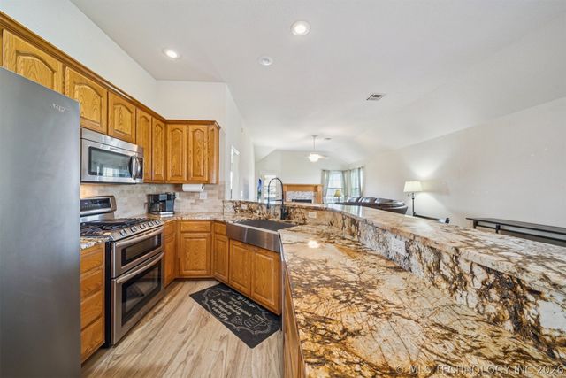 10739 E 121st Court North, Collinsville, OK 74021