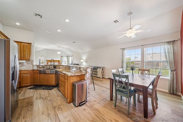10739 E 121st Court North, Collinsville, OK 74021