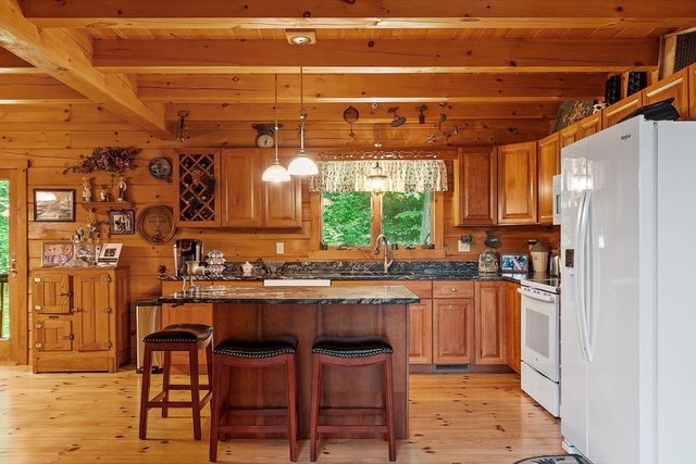 8 Turk Hollow Rd, Oxford, MA 01540
