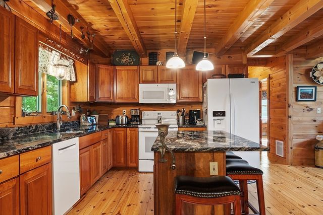 8 Turk Hollow Rd, Oxford, MA 01540