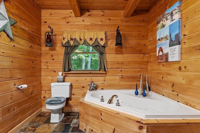 8 Turk Hollow Rd, Oxford, MA 01540