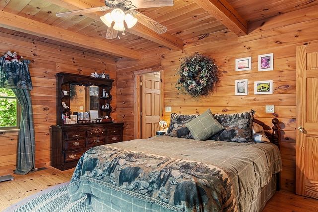8 Turk Hollow Rd, Oxford, MA 01540