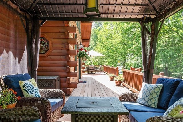 8 Turk Hollow Rd, Oxford, MA 01540