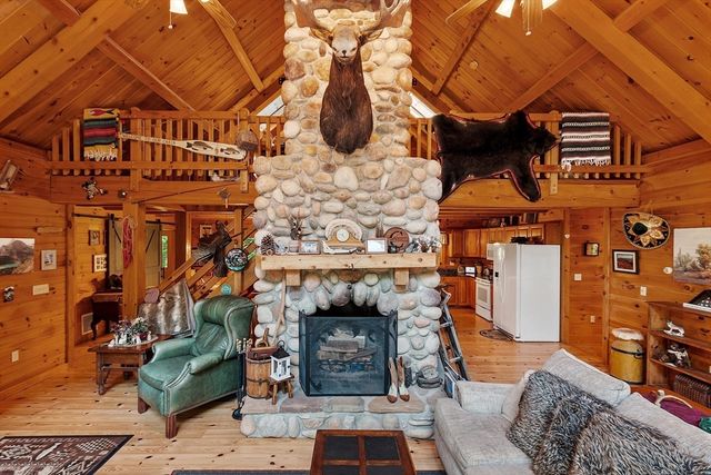 8 Turk Hollow Rd, Oxford, MA 01540