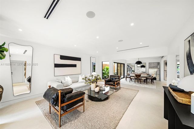 1815 Fairhaven Pl, Miami, FL 33133