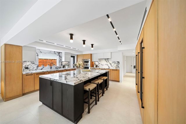 1815 Fairhaven Pl, Miami, FL 33133