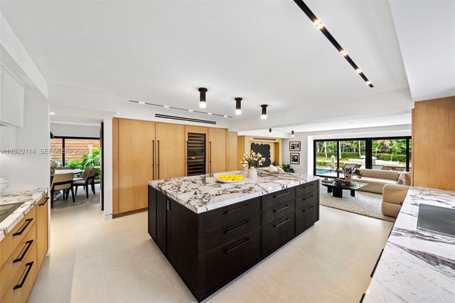 1815 Fairhaven Pl, Miami, FL 33133