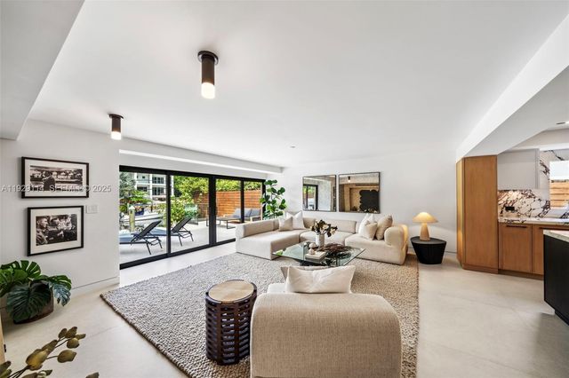 1815 Fairhaven Pl, Miami, FL 33133