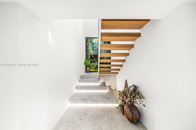 1815 Fairhaven Pl, Miami, FL 33133