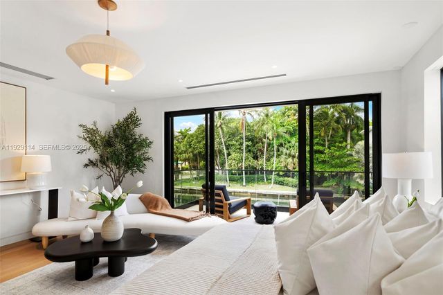 1815 Fairhaven Pl, Miami, FL 33133