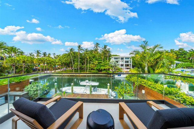 1815 Fairhaven Pl, Miami, FL 33133