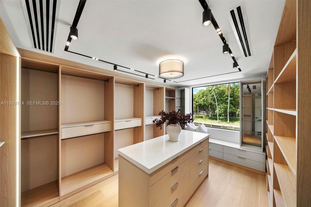 1815 Fairhaven Pl, Miami, FL 33133