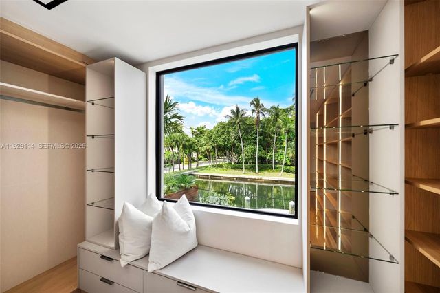 1815 Fairhaven Pl, Miami, FL 33133