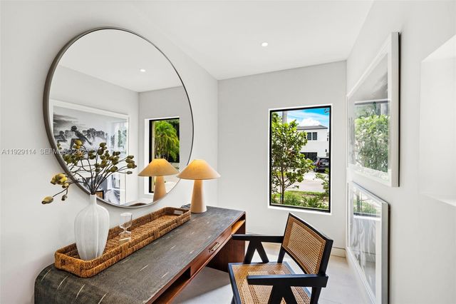 1815 Fairhaven Pl, Miami, FL 33133