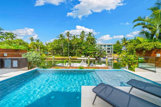 1815 Fairhaven Pl, Miami, FL 33133